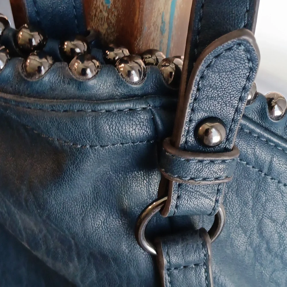 Jessica Simpson faux leather bucket hobo purse bag